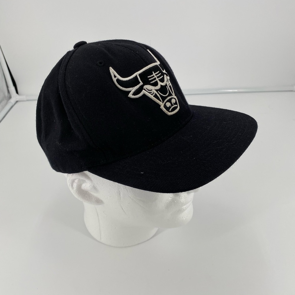 Chicago Bulls Hat Cap Snap Back Black NBA Basketball Mitchell Ness Mens